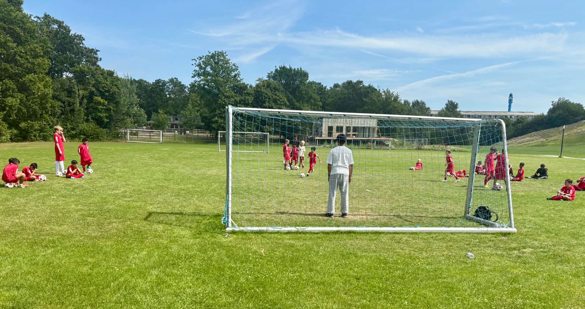 Fodboldskolen koster 130 kr.