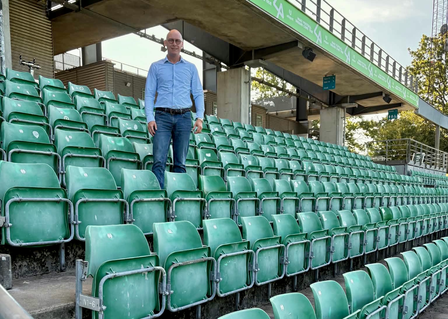 330 sæder fjernes på hovedtribunen